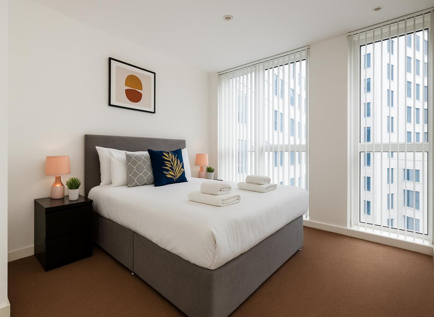 Chic Hoxton Apartment *